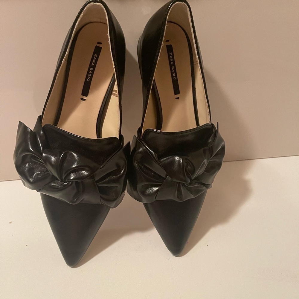 Zara Basic black patent shoes with the bow